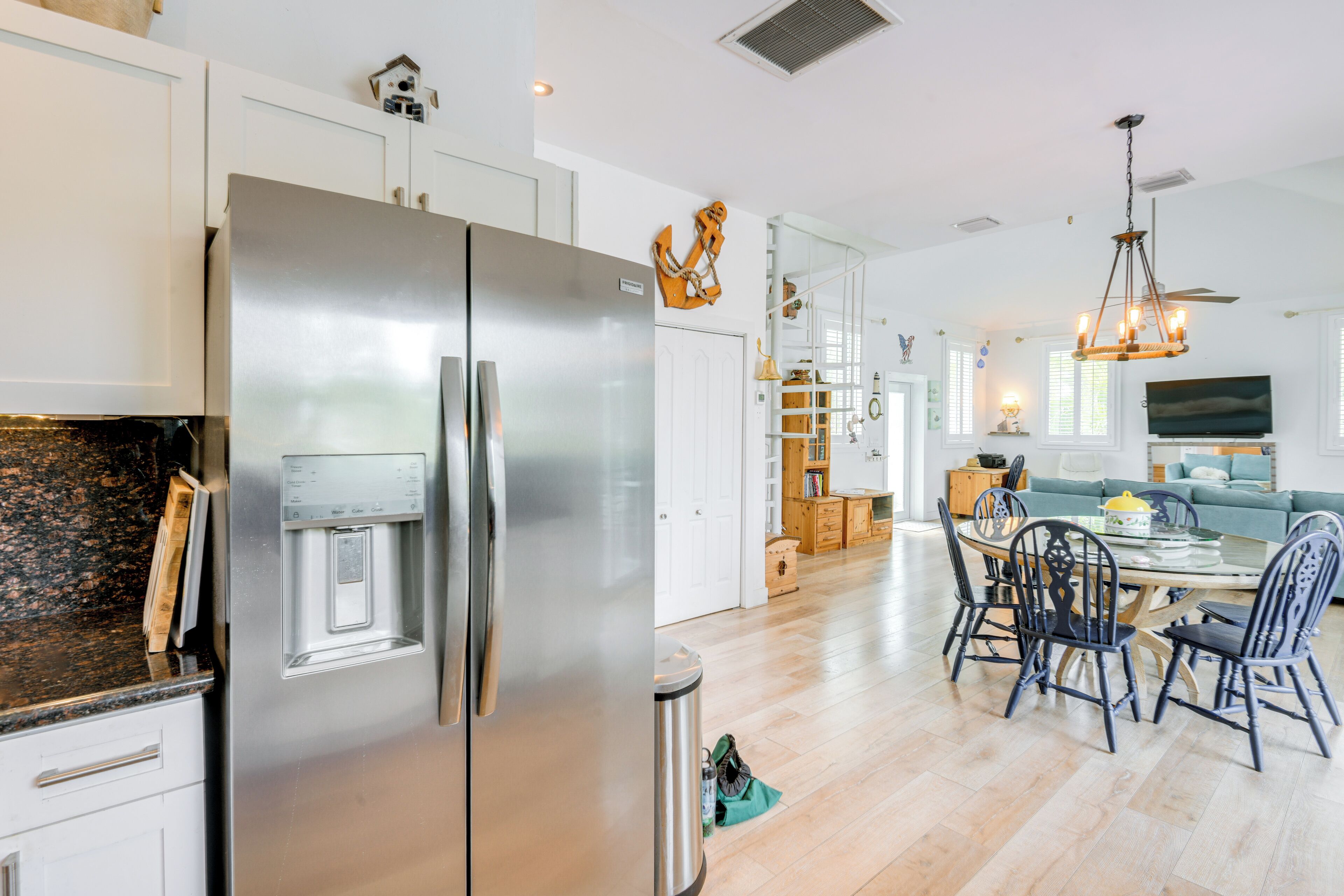 المنشأة من الداخل