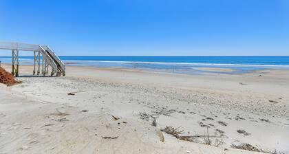 Hot Tub & Decks: North Topsail Beach Home
