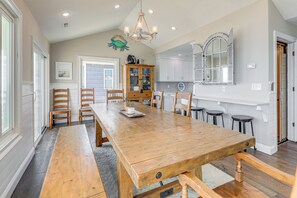 House (5 Bedrooms) | Interior