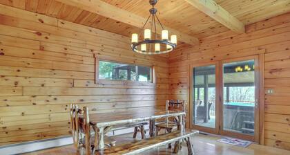 1 Mi to Lake Henry: Peaceful Poconos Cabin!