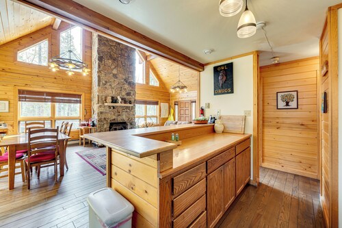 4 Mi to Rmnp: Allenspark Cabin w/ Wraparound Deck!