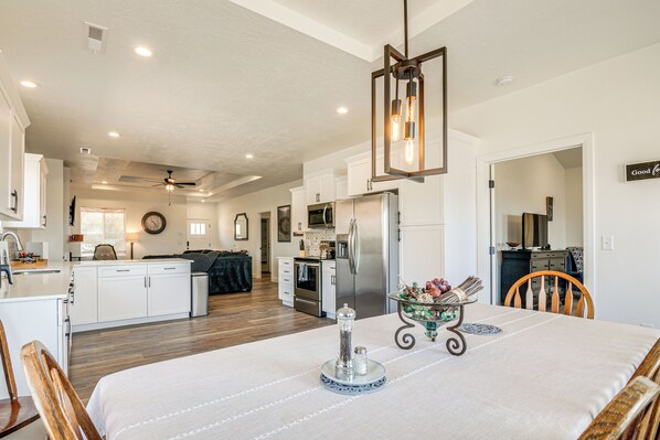 House (3 Bedrooms) | Interior - Stunning Red Rock Views! Kanab Home By Natl Parks (Kanab)