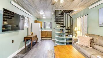 House (1 Bedroom) | Interior