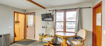 5 Mi to Rice Lake State Park: Lake Mills Studio