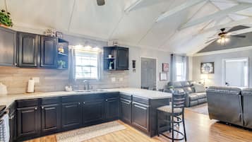 House (2 Bedrooms) | Interior