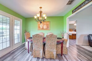 House (3 Bedrooms) | Interior