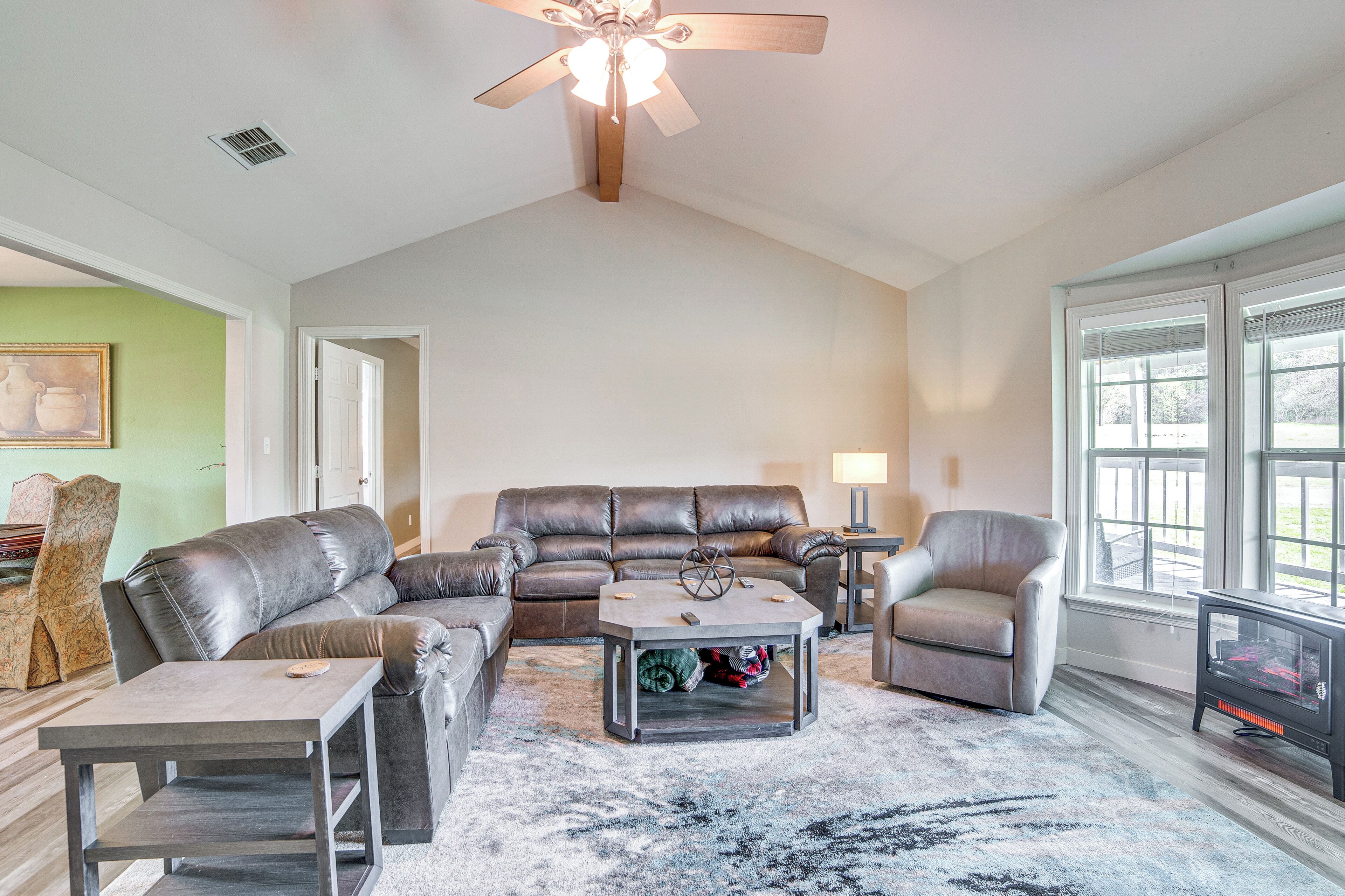 House (3 Bedrooms) | Interior