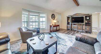 2 Mi to Lake Monticello: Home w/ Large Decks!