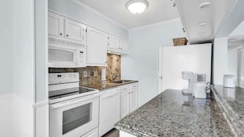 冰箱、微波炉、烤箱、炉灶