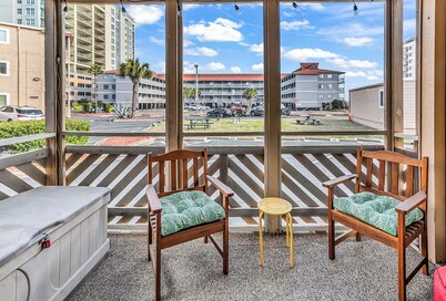Waipani Villas. 2BR/2BA Across the Street from the Ocean. Newly Renovated!.