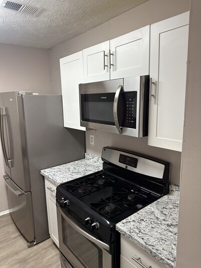 4 Beds, King Included house with AC, WiFi in awesome Atlanta near airport!!!