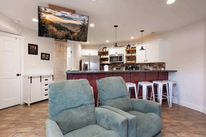 TV, fireplace, offices