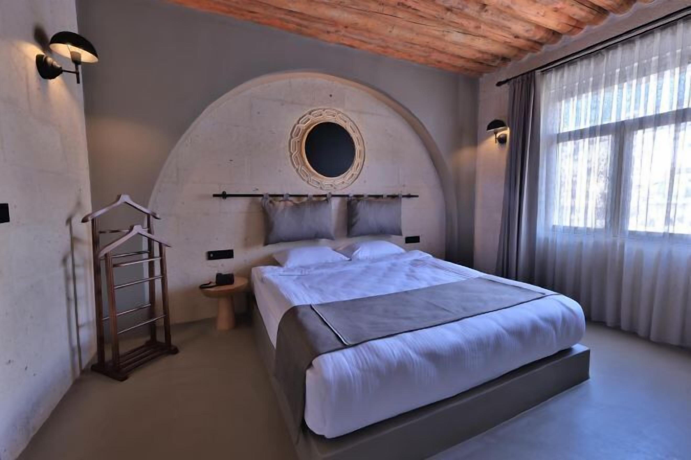 In-room safe, individually decorated, individually furnished, desk