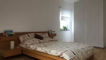 1 chambre, lit parapluie, Wi-Fi gratuit, draps fournis