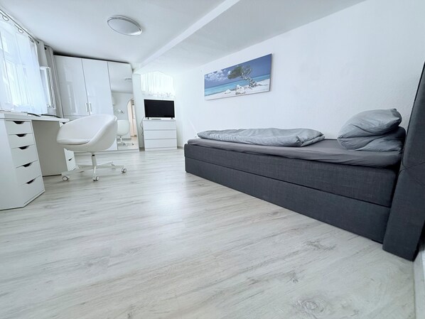 1 bedroom, desk, iron/ironing board, WiFi