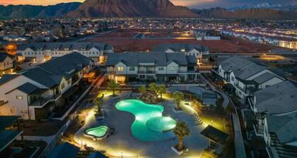52-53| Poolhouse Duplex in St George with 2 Pools and Hot Tubs