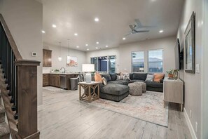 スマートテレビ、テレビゲーム、書斎 / ワークスペース