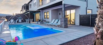 52-53| Poolhouse Duplex in St George with 2 Pools and Hot Tubs