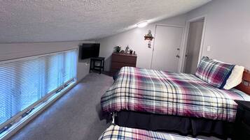 4 bedrooms, iron/ironing board, free WiFi, bed sheets