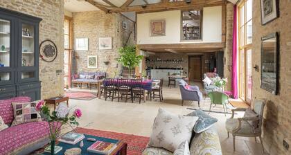 Spacious and beautifully converted 18th century stone barn. Pet-friendly!