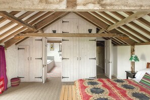 3 habitaciones, tabla de planchar con plancha, cuna de viaje y wifi 