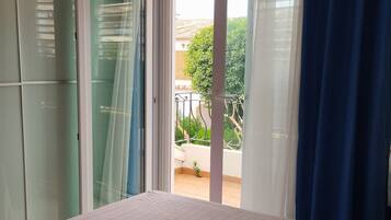 4 chambres, fer et planche Ă repasser, draps fournis