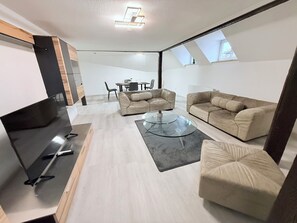 Smart TV - StudioApart 03 - Coburg City (Coburg)