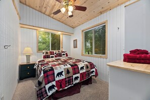 3 bedrooms, free WiFi, bed sheets - Cabin with Lake Access, AC, Fireplace, Firepit (Sayner)