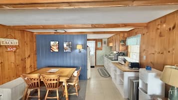 Villa, 2 Bedrooms | Dining