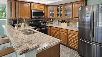 Appartement, 2 slaapkamers | Privékeuken | Een koelkast, een oven, een koffiezetapparaat/waterkoker