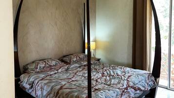 3 bedrooms, iron/ironing board, bed sheets