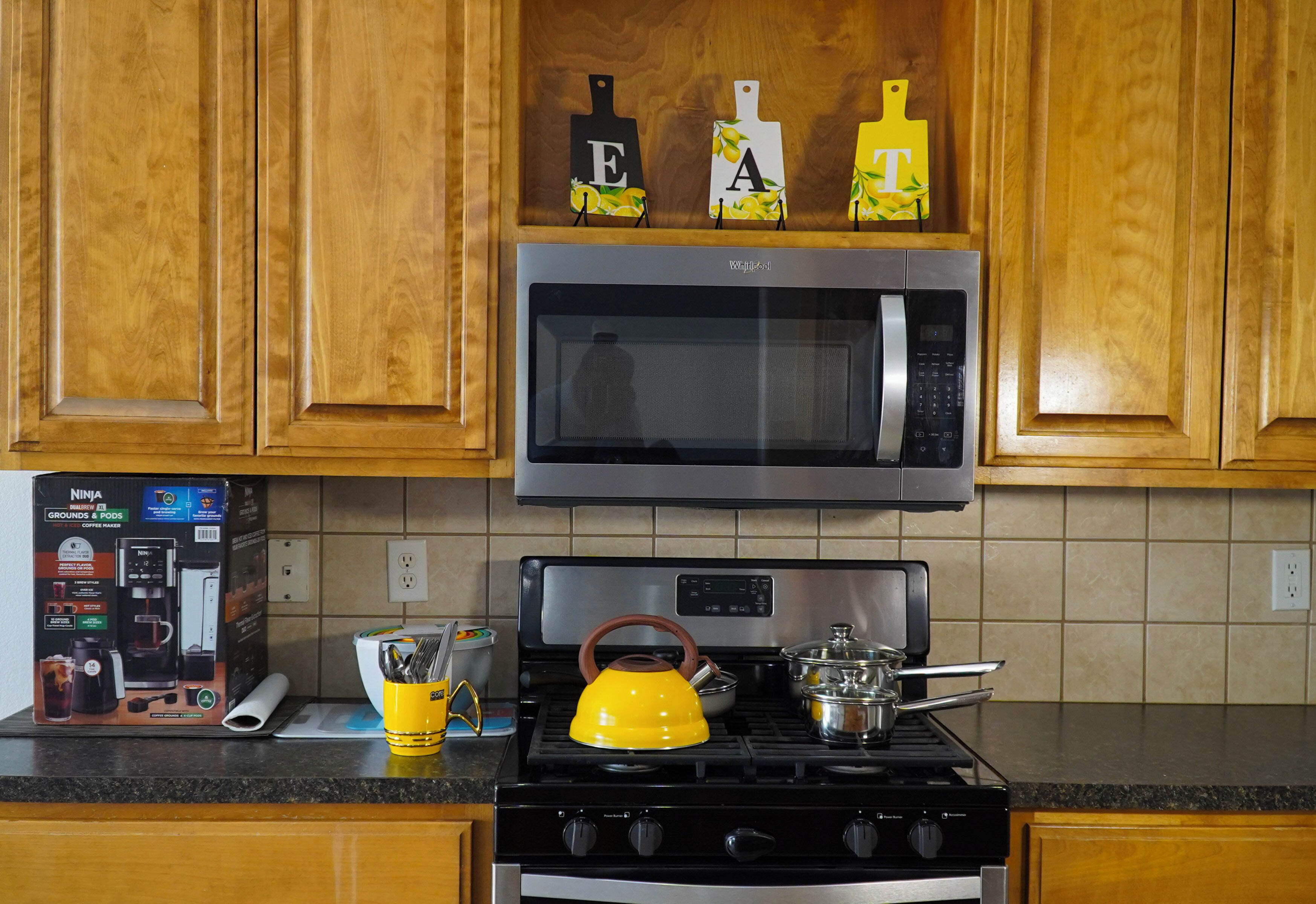 Refrigerador, microondas, horno y lavavajillas 