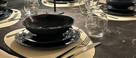 Micro-ondes, four, plaque de cuisson, lave-vaisselle