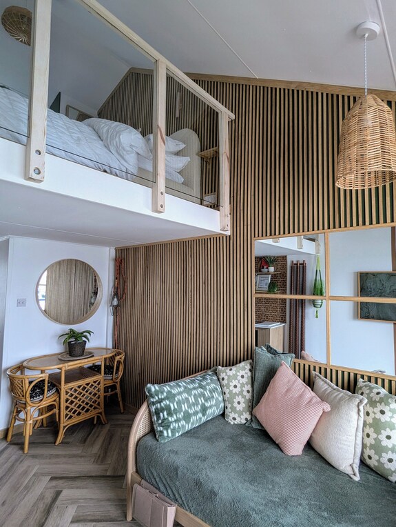 Charming Home On The Ocean - Brighton Marina