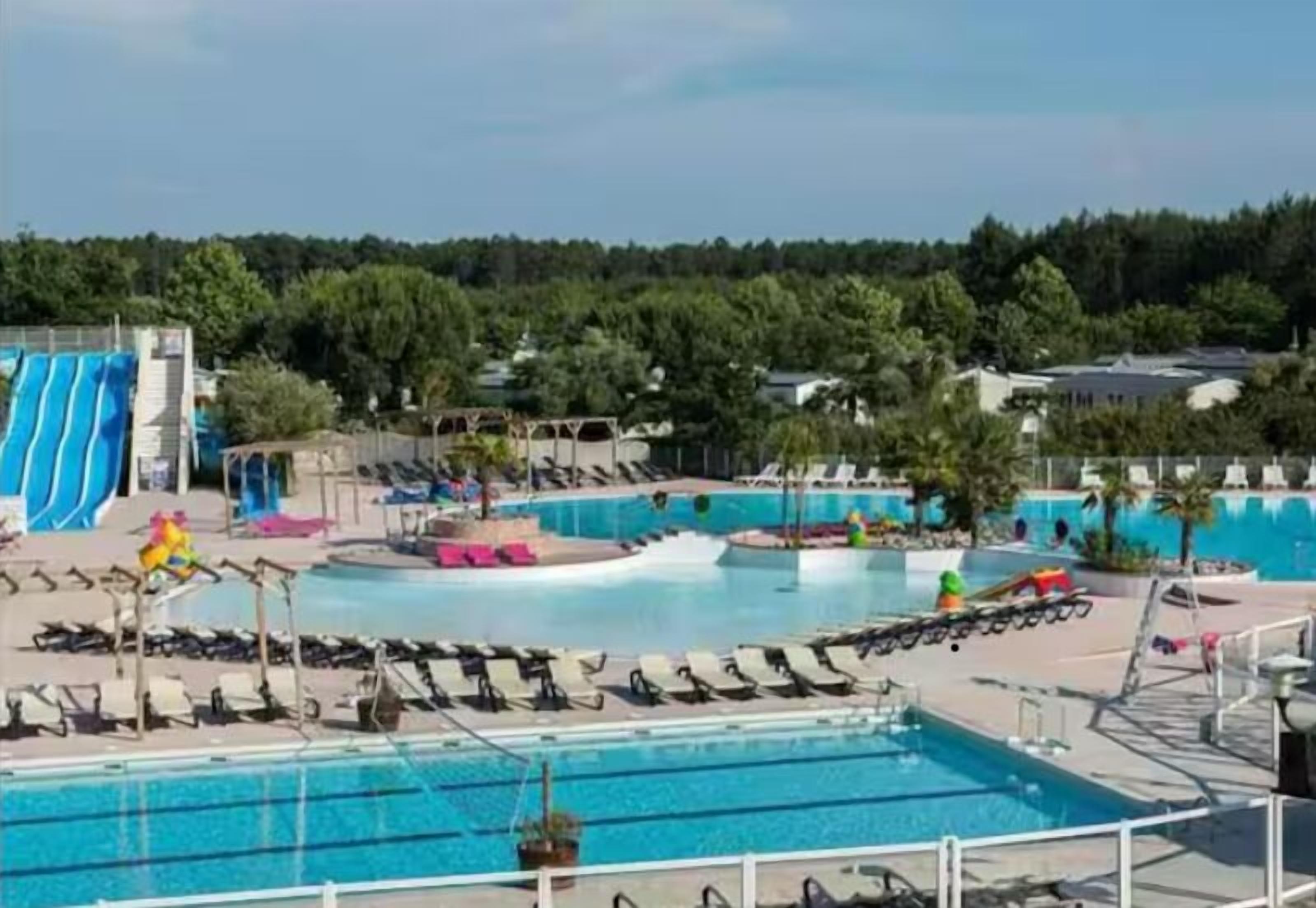 室内游泳池，室外游泳池