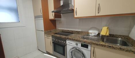 Micro-ondes, four, plaque de cuisson