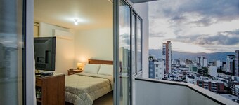 Attractive apartment, well located, bright, comfortable, very complete, ventilated.