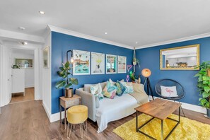 Smart TV - Seaside Gem Apartment | By My Getaways (Brighton)
