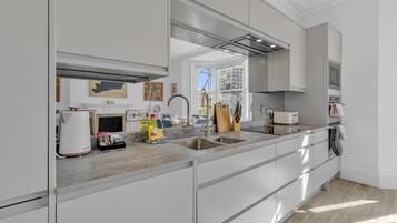 Fridge, microwave, oven, dishwasher