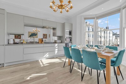 City Chic Townhouse | By My Getaways