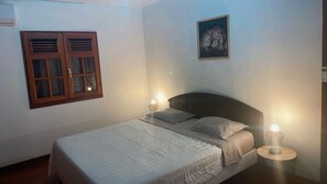 2 chambres, fer et planche à repasser, Wi-Fi, draps fournis