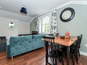 Dining - Charming Victorian Flat Modern Amenities Parking  - Pass the Keys (Reading)
