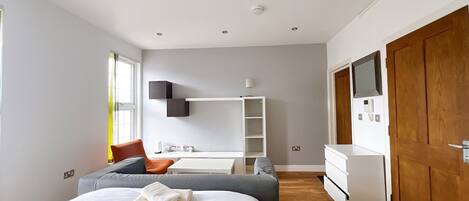 Iron/ironing board, free WiFi, bed sheets