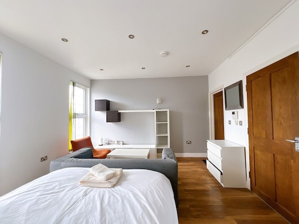 Bügeleisen/Bügelbrett, kostenloses WLAN, Bettwäsche