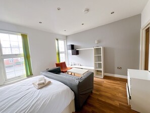 Iron/ironing board, free WiFi, bed sheets