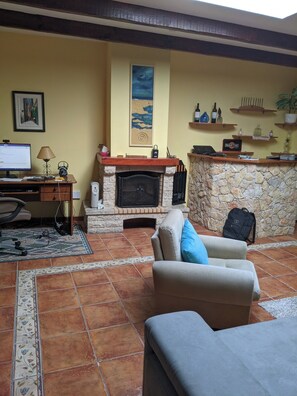 Interior - Charming Converted Rural Farmhouse Steps Away From Beautiful Nazaré Beach (Quinta Nova, Famalicao, Portugal)