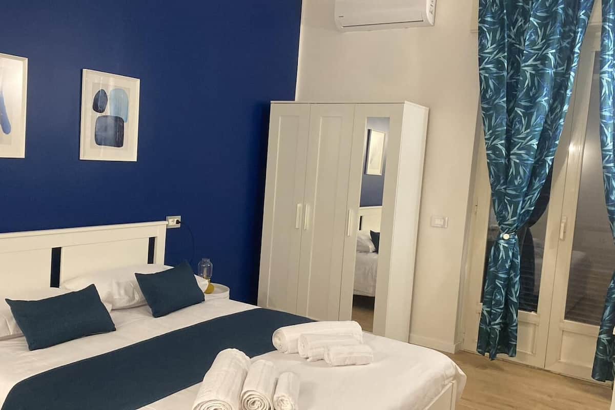 In-room safe, desk, blackout curtains, free WiFi