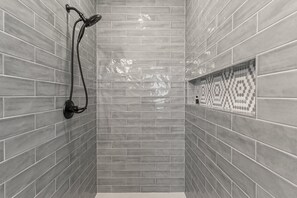 Shower, towels - Experience luxury at Psalm Tree, a spacious 6-bedroom, 6-bathroom ocean view retreat (Oak Island)