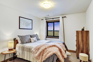 3 habitaciones, tabla de planchar con plancha, wifi y ropa de cama