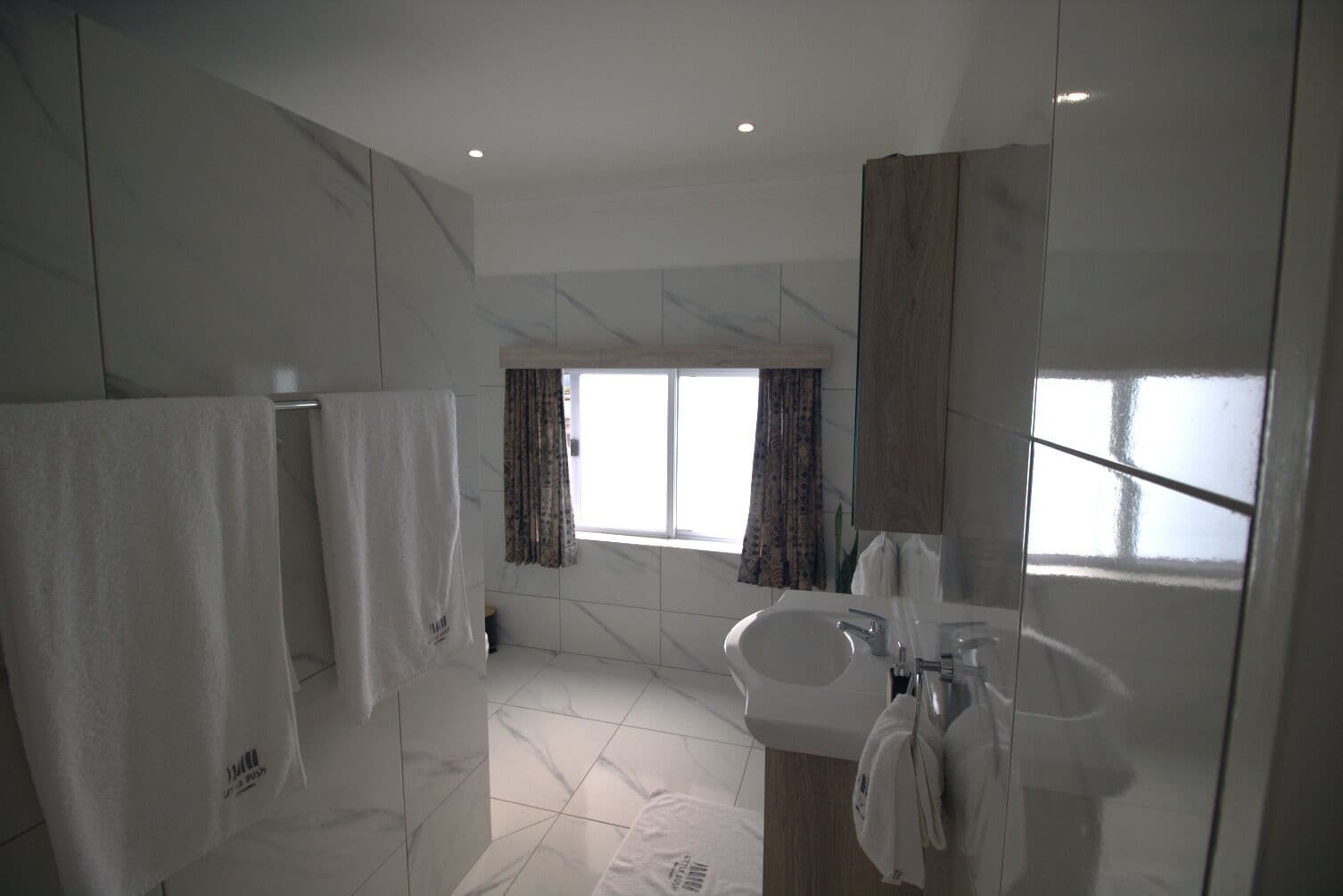 Classic Double Room | Bathroom | Shower, free toiletries, towels, soap